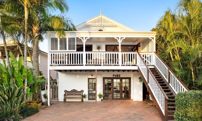 Tumbulgum Maison | Escape to a unique 5B3B retreat nestled along the serene Tweed River