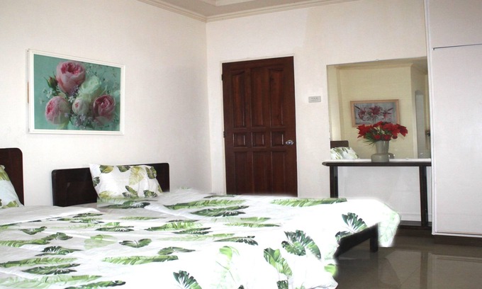Palompon Lit Et Petit-Déjeuner | Room 101 at Liezels Bed & Breakfast in Palompon, gateway to Kalanggaman Island.