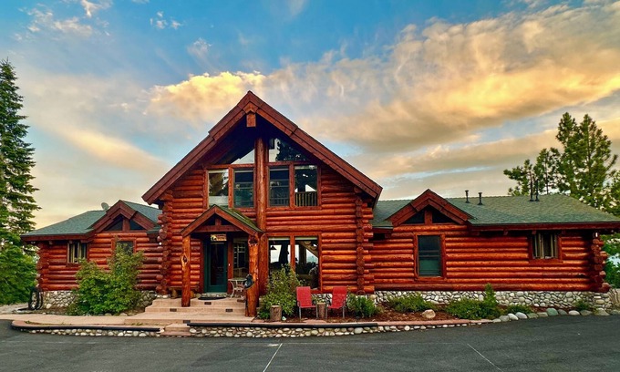 Lake Davis Cabine | RnR Mountaintop Custom Log Home with private pickleball court