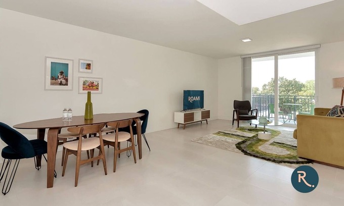 Coral Way Appartement | Roami at Grove 27 | Group Friendly | 5BR CMB #36