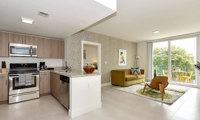 Coral Way Appartement | Roami at Grove 27