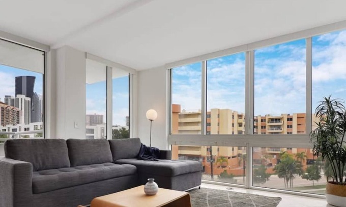 Sunny Isles Beach Maison | Roami at Sunny Isles | Rooftop Pool | 2 Bedroom
