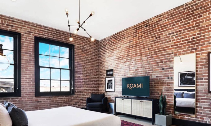 Arts/Warehouse District Maison | Roami at The Lola | Convention Center | Suite