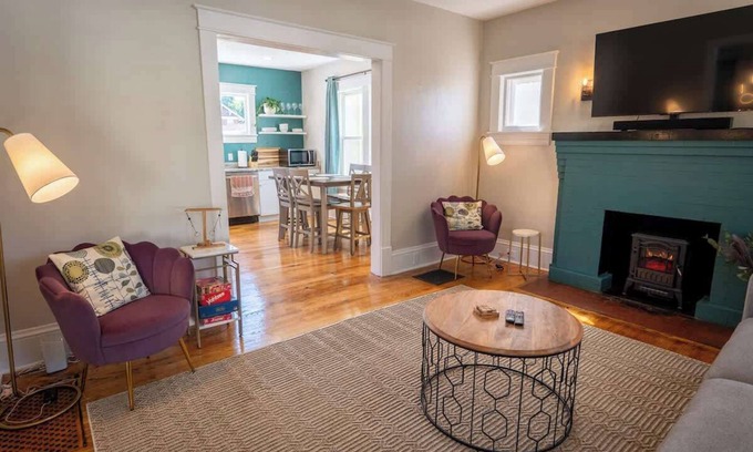 Roanoke Maison | The Speakeasy Guest House