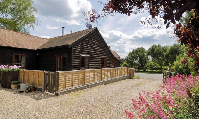 Quedgeley Cottage | Robbie's Barn, STRATFORD-UPON-AVON