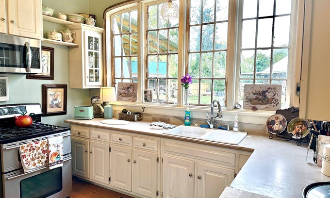 Tracy City Maison | Robert's Manor - A Historical Home from 1880s
