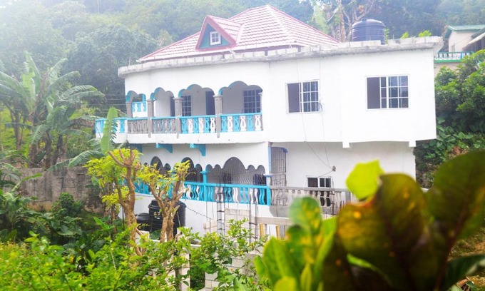 Fairy Hill Maison | Robin Hood Guest House