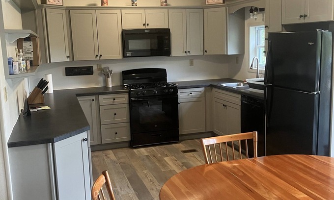 Scottsburg Maison | Robin's Nest: Newly renovated home located on 60 acres of fields & forest.