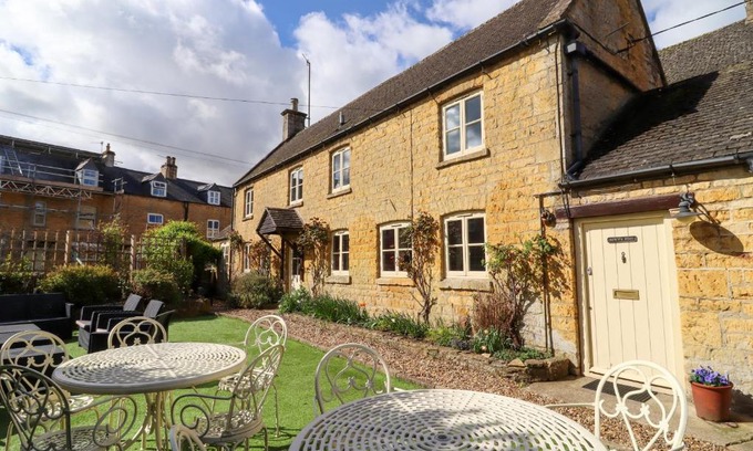 Bourton Maison | Robins Nest