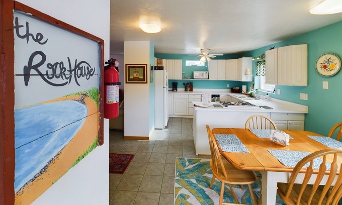 Munising Maison | Rock House-Downtown Munising with Private Patio, Garage, Fire-pit & BBQ Grill
