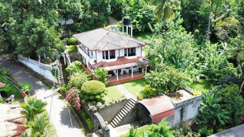 Katugastota Maison | Rock House Villa