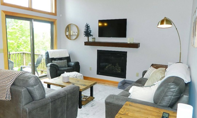 Rangeley Copropriété | Rock Pond Condo 53 - Ski in Ski out Rock Pond Condo at Saddleback