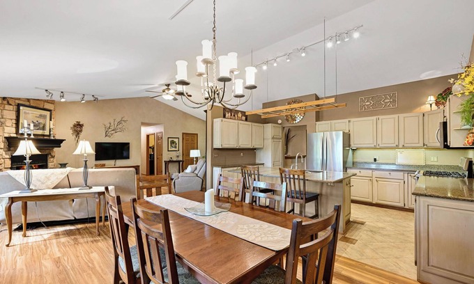 Beloit Maison | Rock River Retreat on Natures Ridge