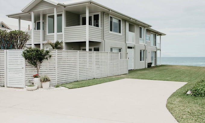 Anna Bay Appartement | ROCK SALT Luxury 3 B/room Ocean Front Apartment -- breathtaking 270 degree view