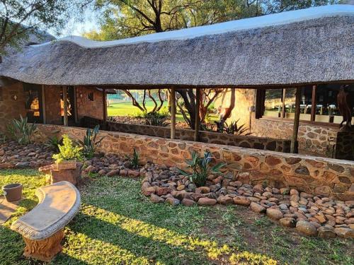 Ramotshere Moiloa Cabine | Rocking Giraffe Bush Lodge