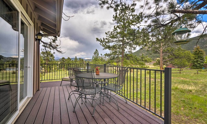 Carriage Hills Cabine | 'Rocky Mountain Breezes' Cabin: Grill + Deck!