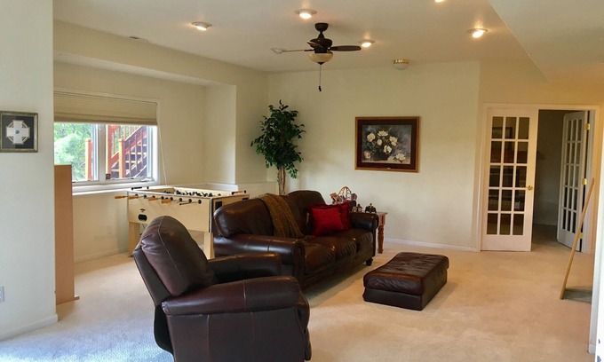 Briargate Appartement | Rocky Mountain Foothills Serenity