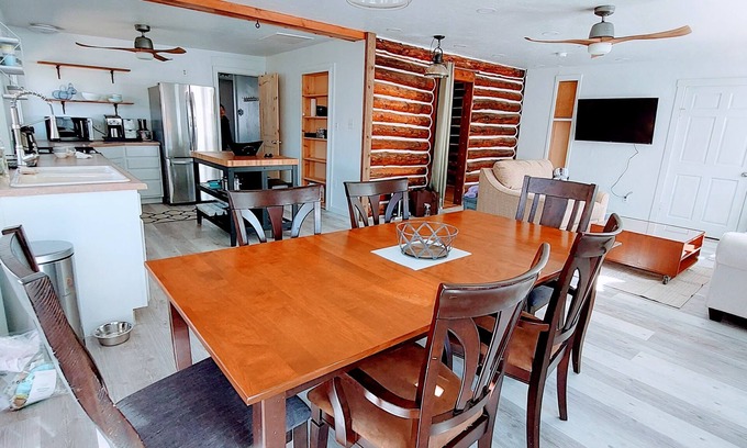 Fairplay Maison | Rocky Mtn Modern Cabin- Pets Welcome FREE!! 30+ Days
