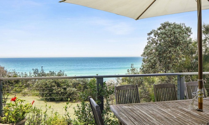 Manyana Maison | Rockys beach house on the waterfront