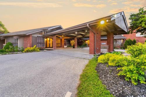 Stratford Hôtel | Rodeway Inn Festival