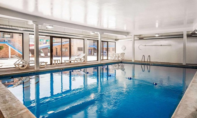 Lyons Hôtel | Rodeway Inn Lyons - La Grange
