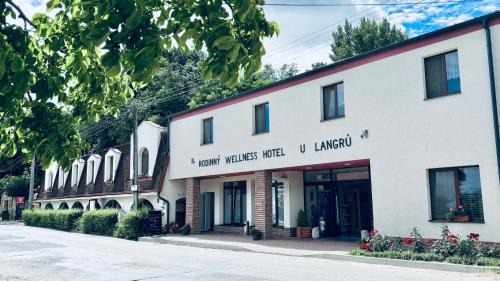 Dolni Vestonice Maison | Rodinný wellness hotel U Langrů