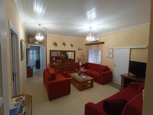 Leonidio Appartement | Rodomelo House with Terrace - 4 Bedrooms