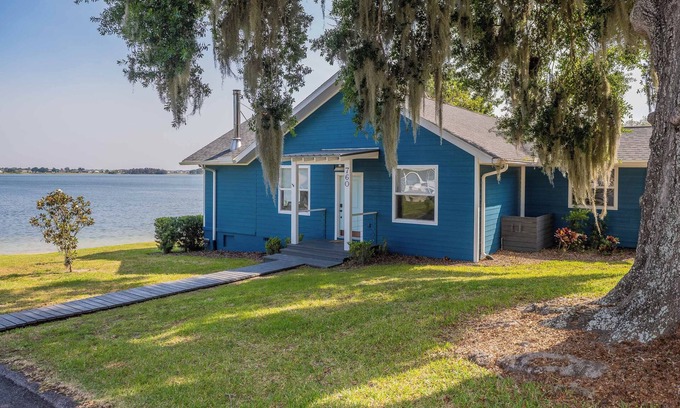 Eagle Lake Maison | Roe Family Lake House on Lake McLeod - Close to Legoland