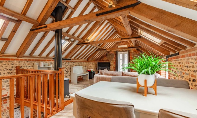 Roughton Maison | Rogues Barn - Norfolk Holiday Properties