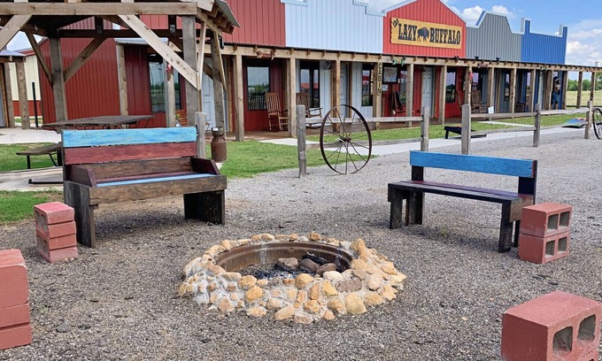 Cache Cabine | La nouvelle cabine rustique ROJO BUFFALO prête à être appréciée fait des souvenirs à Wichita Mnts
