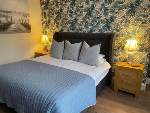 Roker Appartement | Roker Cottage, luxury seaside apartment, private parking, sky tv