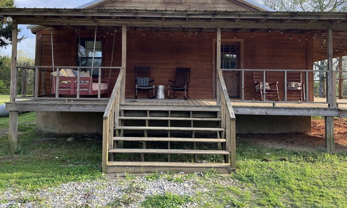 Faunsdale Cabine | Rolling Meadows Countryside Cabin, Pets Welcome!
