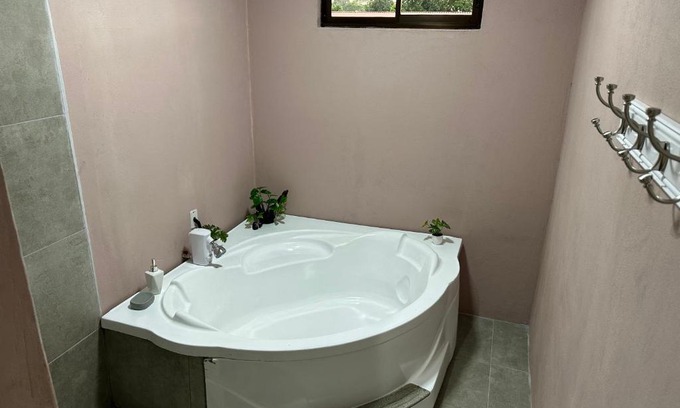 Pital Appartement | Romántico Apartamento con Tina