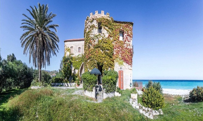 Santa Caterina Dello Ionio Marina Villa | Villa en bord de mer en Calabre avec jardin