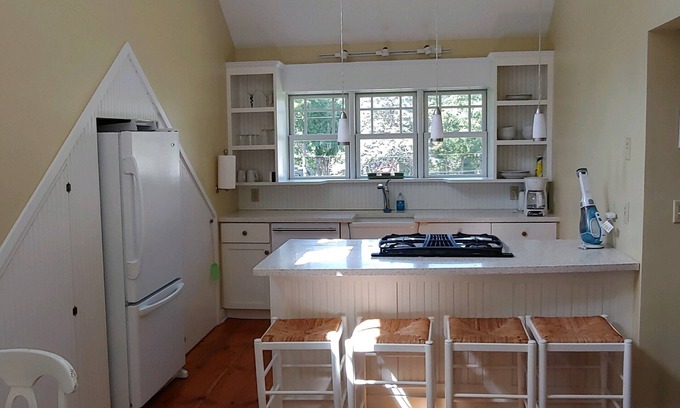 Salisbury Autre | Romantique 1-Bdrm sur le lac Dunmore, vues, linge de maison, plage, marina, pub, 4 couchages.