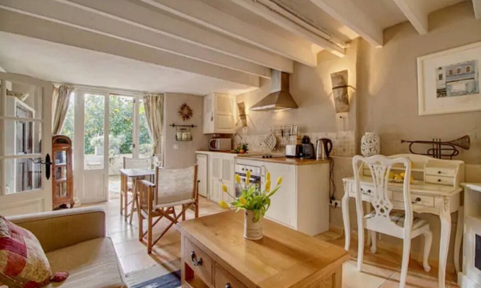 Fornalutx Appartement | Romantic 1 bed with private patio overlooking orange grove