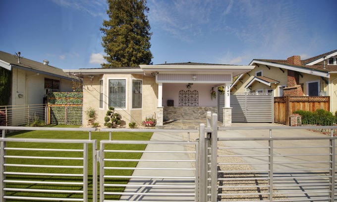 Shasta-Hanchett Park Maison | Romantic 5bd/3ba Single Family House, Central Silicon Valley!