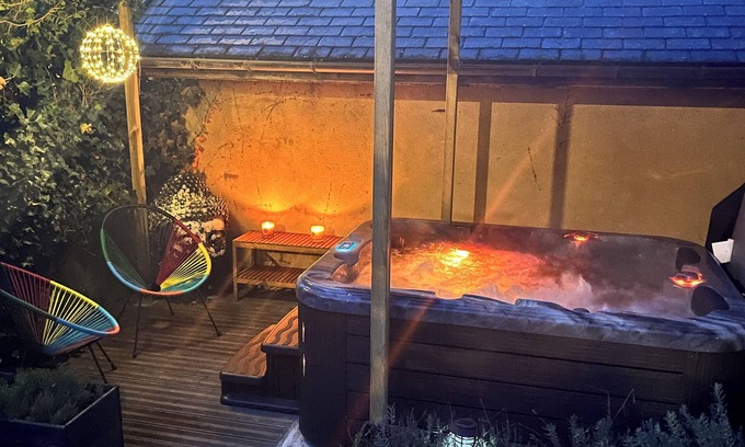 Chamoux-sur-Gelon Lit Et Petit-Déjeuner | Chambre d'hôte romantique avec sauna et bain à remous au pied des montagnes!