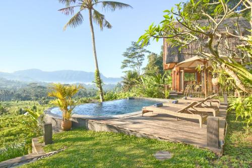 Sidemen Chalet De Ski | Romantic Barn with Mt. Agung Views