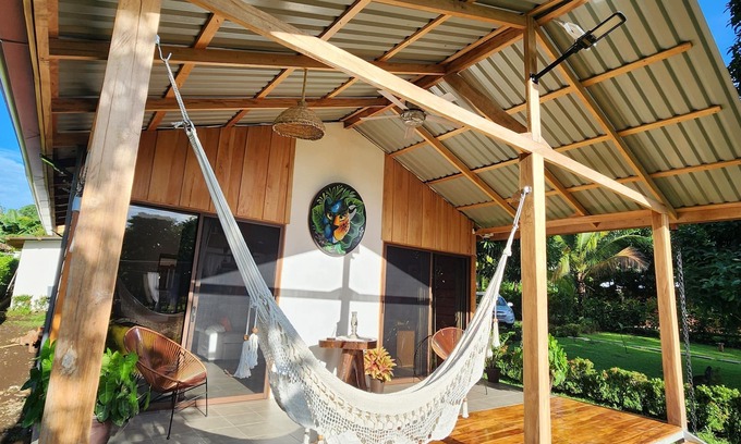 Valle Azul Cabine | Romantic Modern Cabin with WiFi in San Ramon