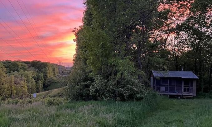Kasbeer Cabine | Romantic - Cabin & Camping - on 175 Acre Farm