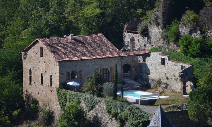 Castelnau-Durban Autre | Katharerburg avec piscine chauffée au bord des Pyrénées, wifi, 6-12 personnes