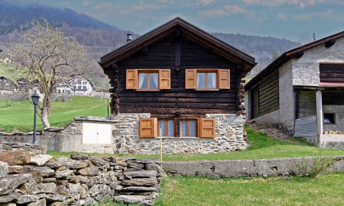 Osco Appartement | Chalet romantique dans les montagnes de la Léventine (Romantic Chalet)