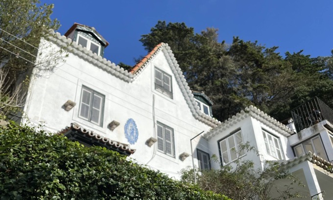 Sintra Chalet De Ski | Romantic Challet in Old Town Sintra With Views. Pets are Welcome!