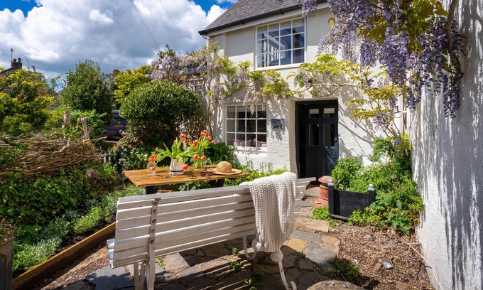 Ashprington Cottage | Chalet romantique, chien, dans un village calme avec un pub à proximité.