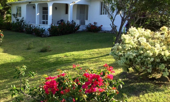 St. Patrick Cottage | Cottage romantique avec une vue imprenable sur la mer des Caraïbes et les îles