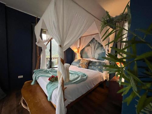 Valencia Appartement | Romantic Eco Sanctuary Off-Grid Mountain Retreat