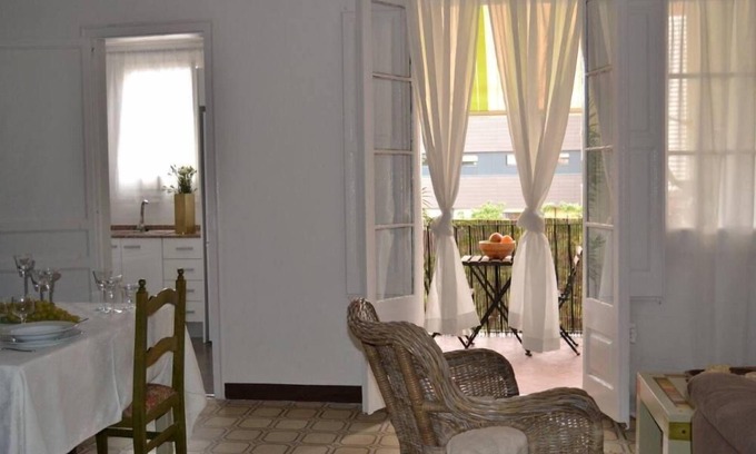 Les Corts Appartement | Romantique, joliment décorée, dans un quartier calme