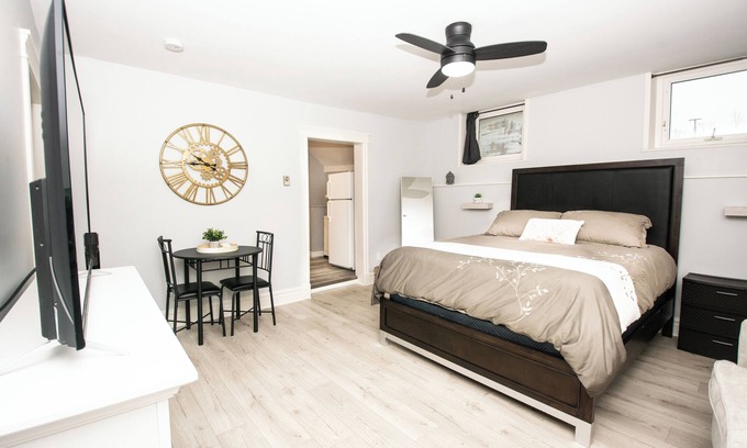 Saint John Appartement | Romantic Escape for Couples Near Uptown Saint John