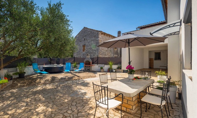 Mali Vareski Maison | Maison de vacances romantique avec jacuzzi, BBQ, WiFi